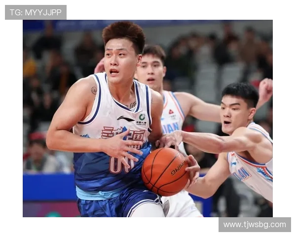 CBA广东队与辽宁队激战正酣赛场精彩瞬间回顾与分析
