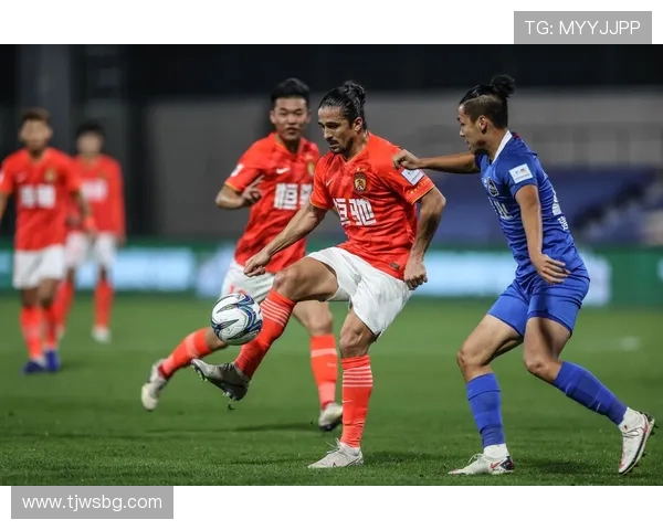 恒大与建业激战成平局赛场精彩瞬间回顾与分析