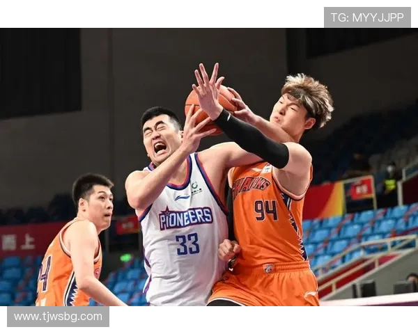 上海篮球队进攻体系解析：战术运用与团队协作的完美结合