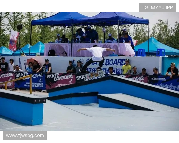 广州滑板队在世界滑板锦标赛中的灵活性表现引发热议与关注